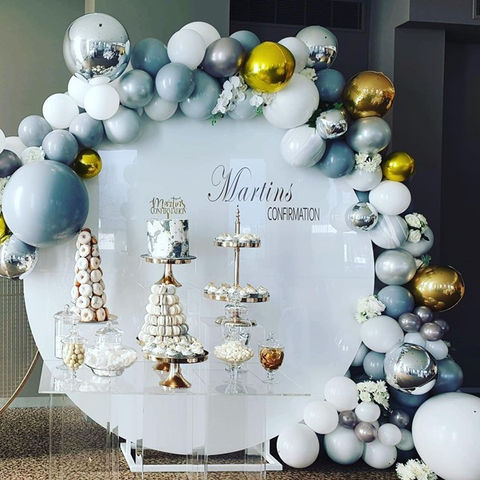 Circle balloon backdrop with silver, white and gold balloons