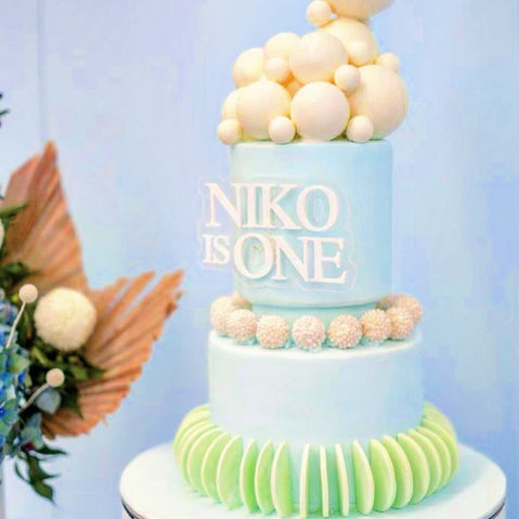 Circles and balloons cake